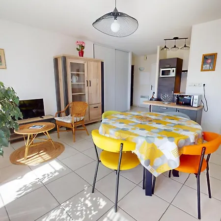 Le Lys De 300 M Pour 4 Personnes Appartement