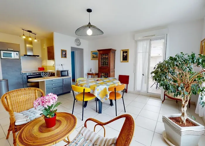 Le Lys De 300 M Pour 4 Personnes Appartement