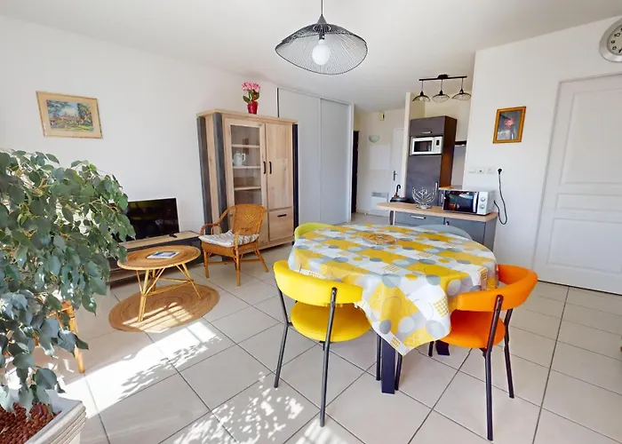 Le Lys De 300 M Pour 4 Personnes Appartement