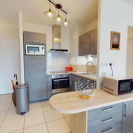 Le Lys De 300 M Pour 4 Personnes Appartement *